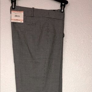 Anne Klein Director’s Slim-fit black white houndstooth career capri pants size 2